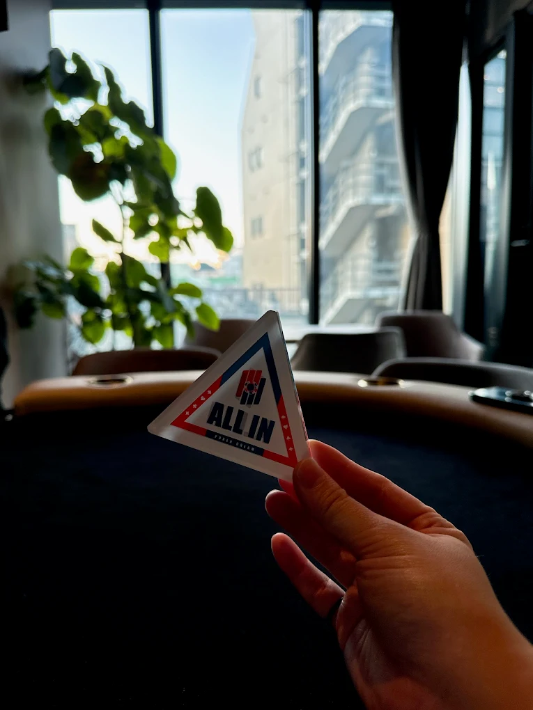 635 Lounge ウィンドウと ALL IN カード
